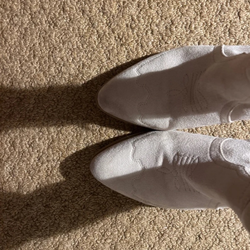 ASOS Cream Heeled Western Boots - Picture 4 of 4